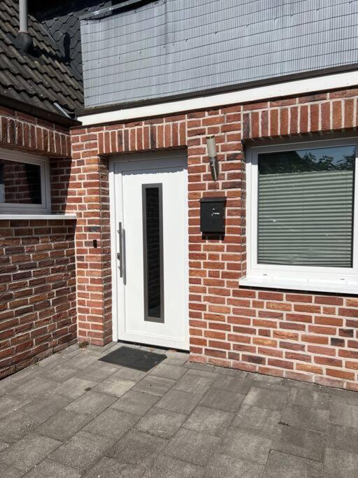 Gesamte Wohnung Mit Parkplatz Halstenbek Exterior photo